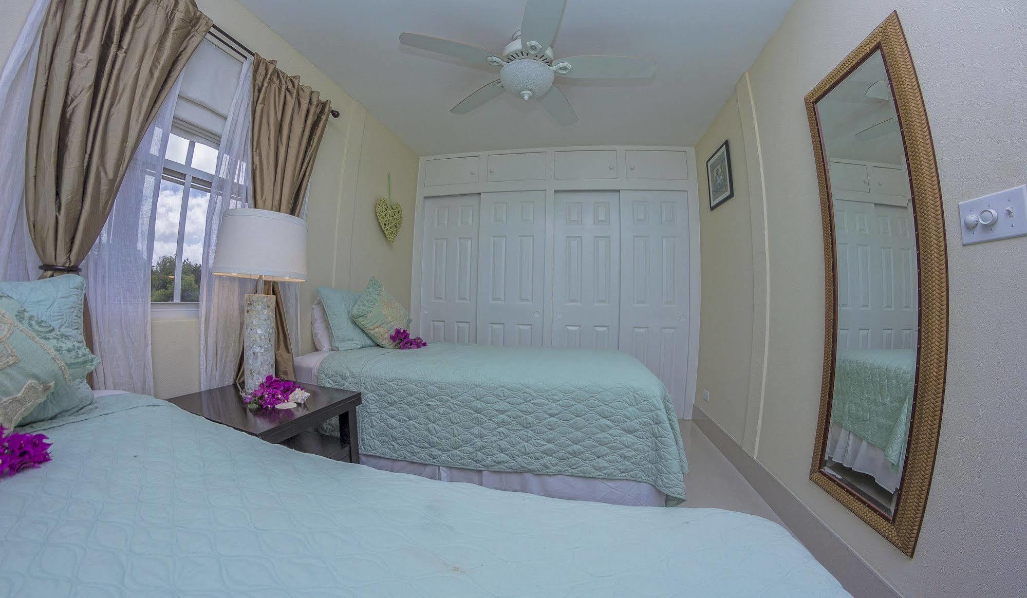 Lantana Barbados Condos Saint James Kültér fotó
